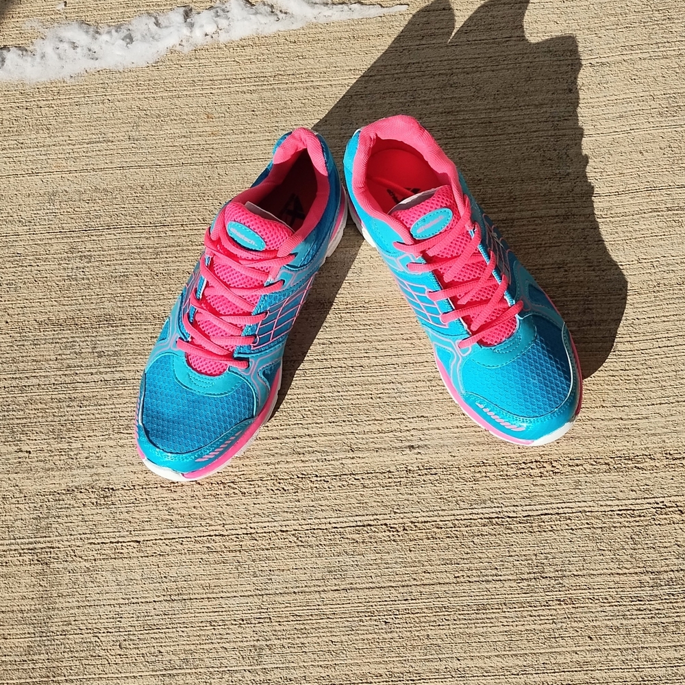 NWT Athletech "Willow2" Sneakers, Size 10M